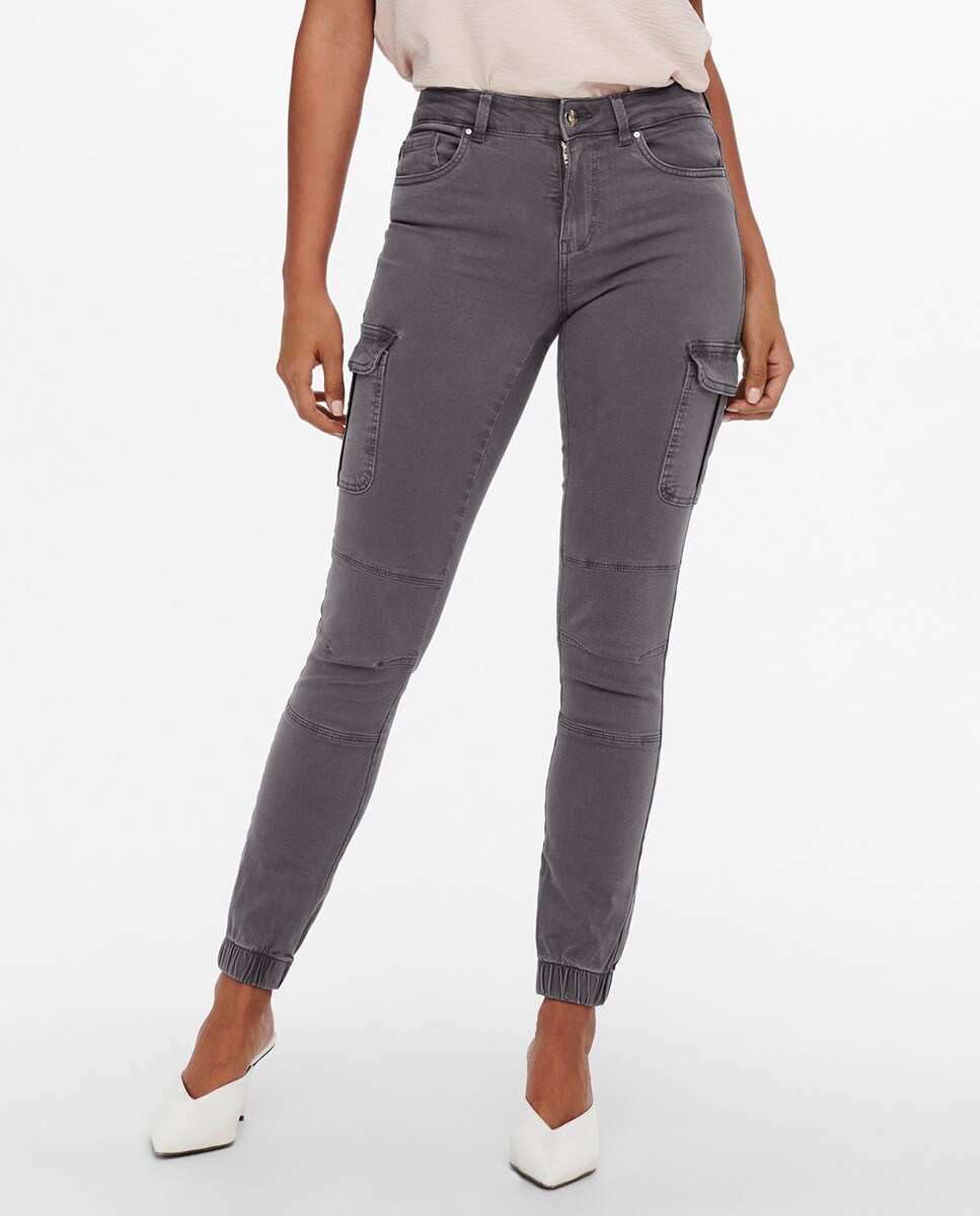 Pantalon style cargo avec poches sur les côtés