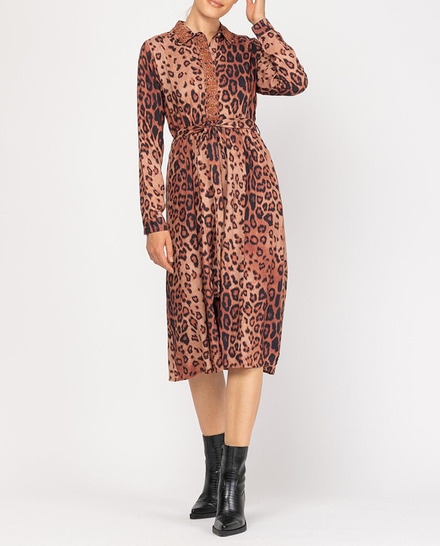 Vestido midi con corte en cintura y falda evasé — oferta en Primeriti