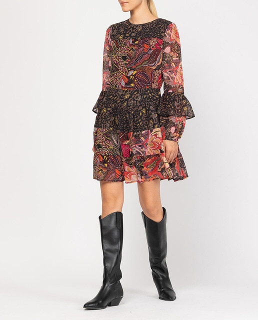 Imagen 0 de Vestido corto con corte en cintura