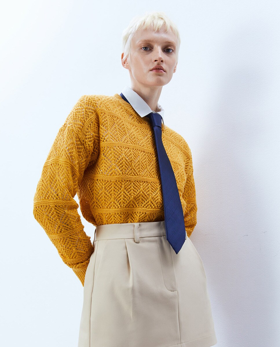 Pull col rond ajouré