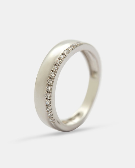 Imagen 0 de Anillo de oro y diamantes