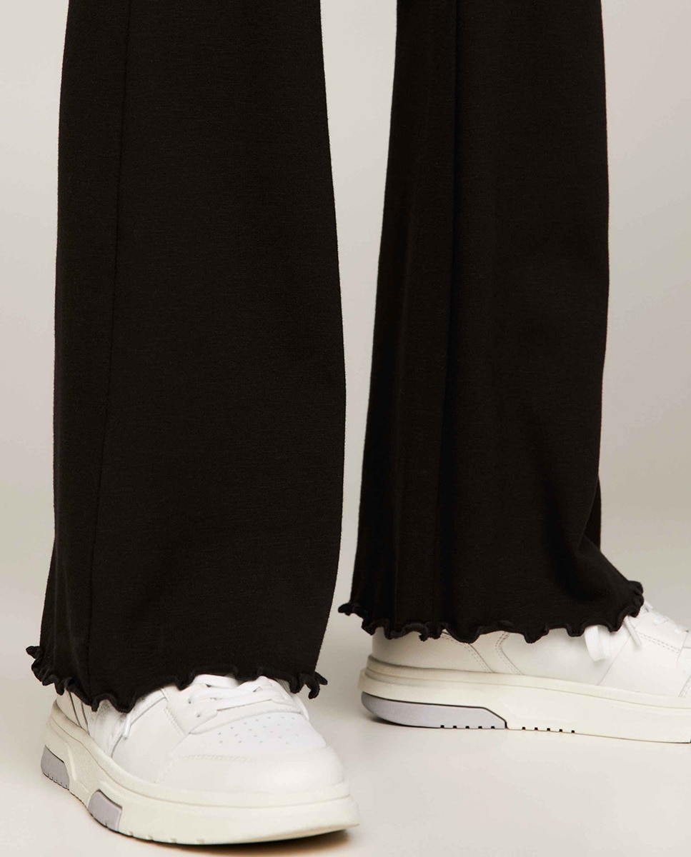 Calças Flare Fit com Cintura Subida Preto-4
