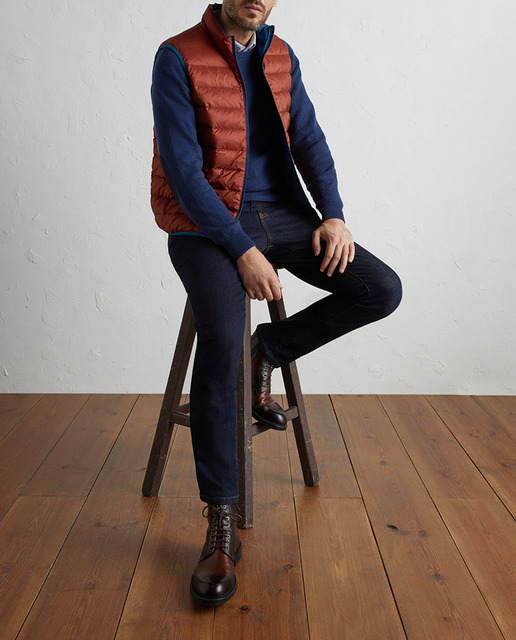 Imagen 0 de Chaleco de pluma natural con vivos a contraste de hombre