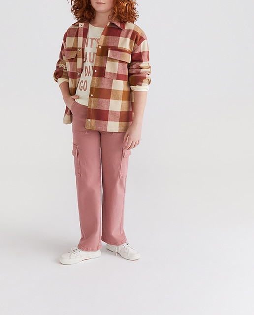 Imagen 0 de Pantalón cargo de niña en color liso