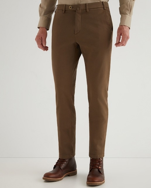 Imagen 0 de Chino de hombre regular sin pliegues marrón