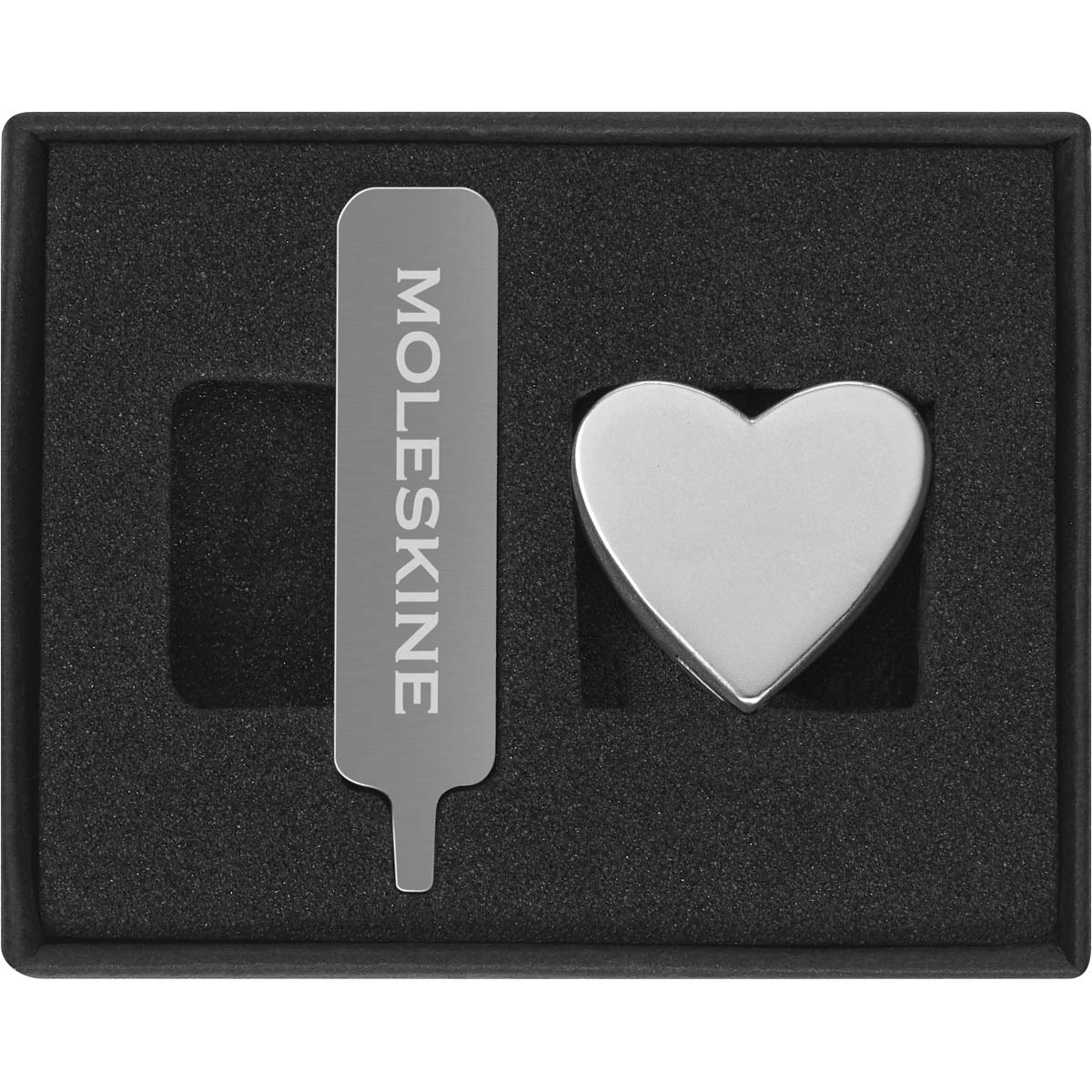 Pin Moleskine plateado letra U