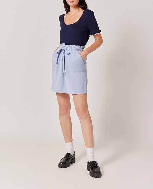 Imagen 0 de Falda corta de mujer con cinturón no extraíble