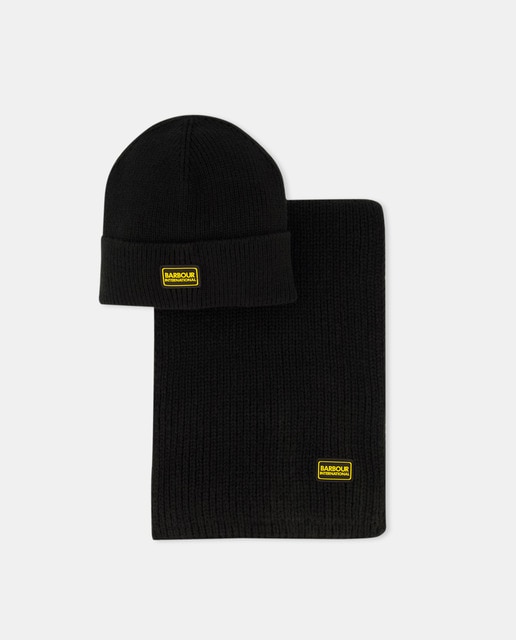 Imagen 0 de Conjunto de gorro y bufanda de color negro y parche de goma de la marca