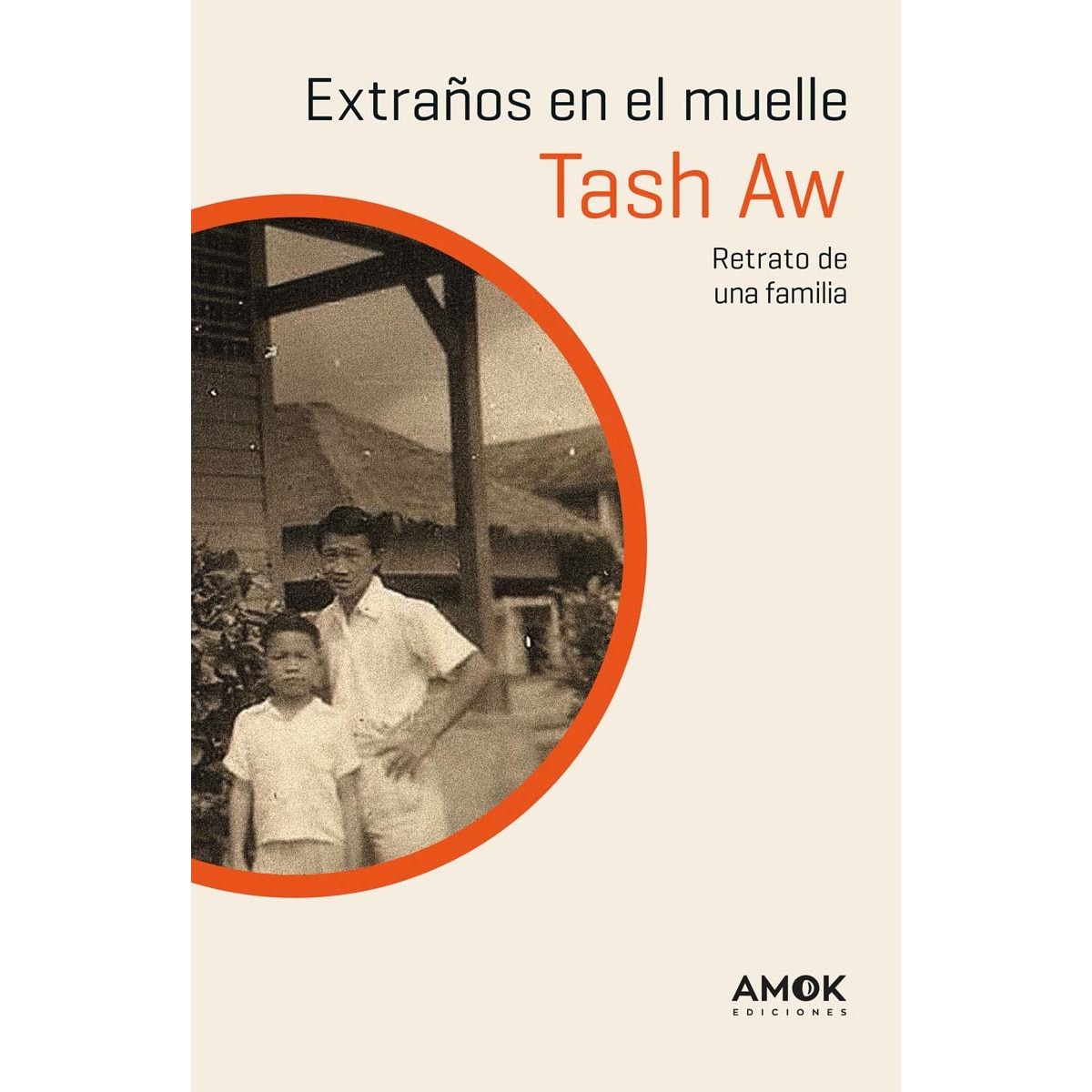 Imagem 0 de Extraños en el muelle: Retrato de una familia (Capa mole)