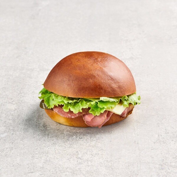 Brioche de pastrami y mayonesa de mostaza pieza 190 g · CALIDAD