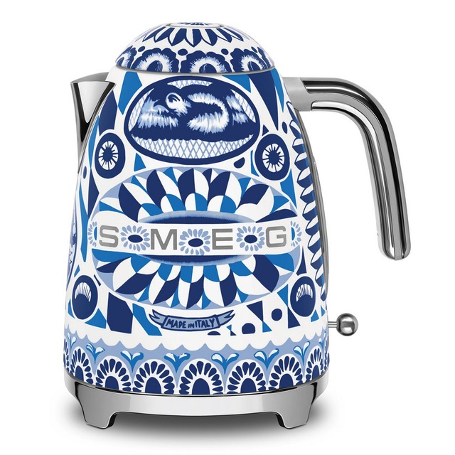 Imagem 0 de Jarro Elétrico Smeg Anni 50 Dolce&Gabanna KLF03DGBEU de 2400 W e de 1,7 Litros - Blu Mediterraneo