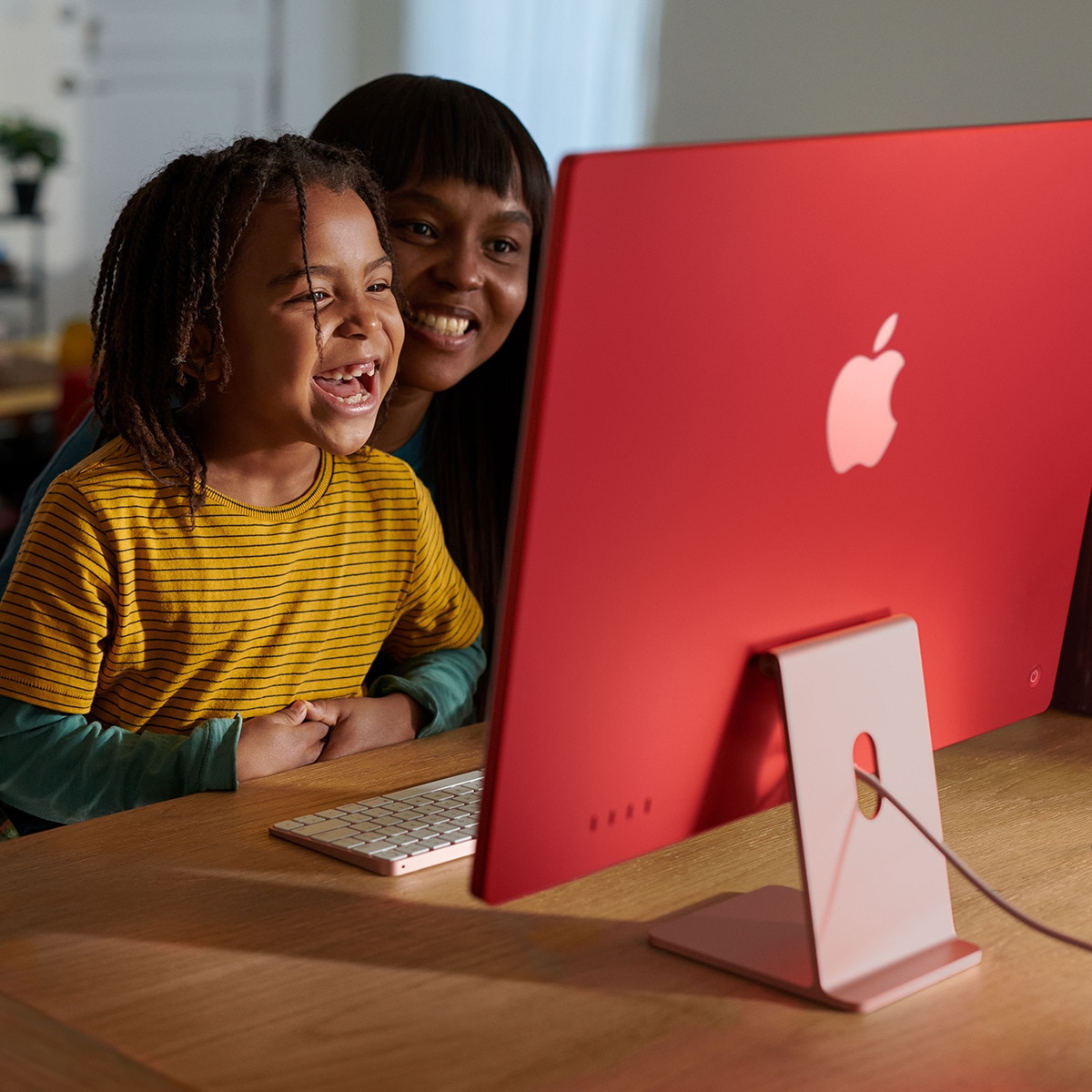 Apple iMac 24 (2023), M3, 8GB, 256GB SSD, GPU 8 Núcleos, Retina 4,5K 24", MacOS Plata-6