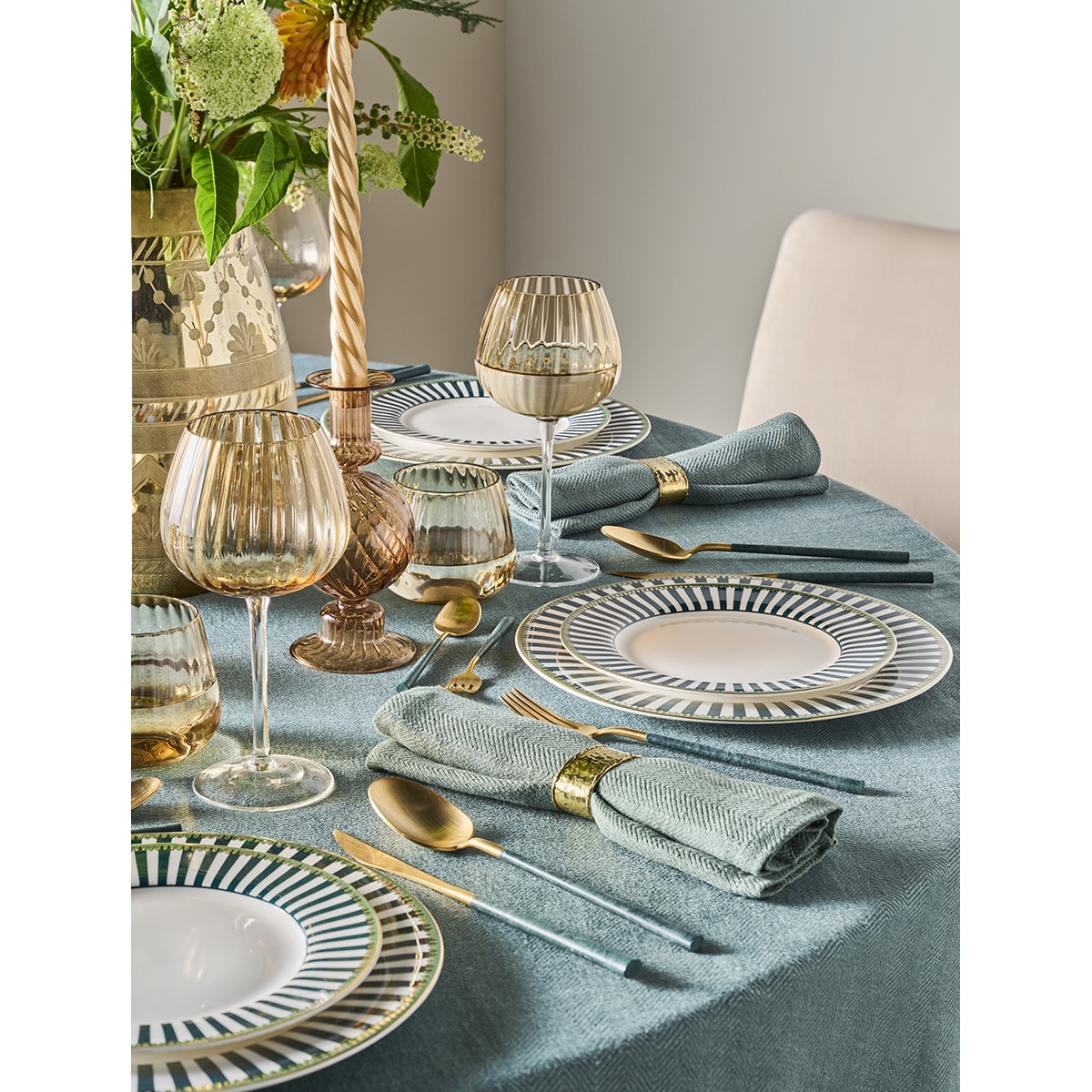 Garfo de mesa Neo Ouro-6