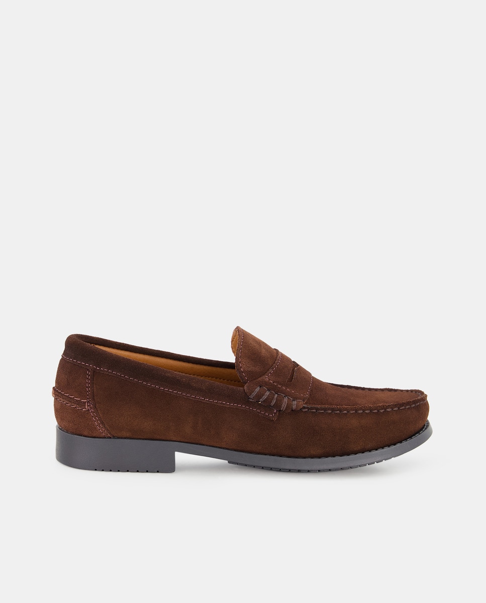 Mocasín con antifaz de piel serraje con pìso de goma Marrón-1