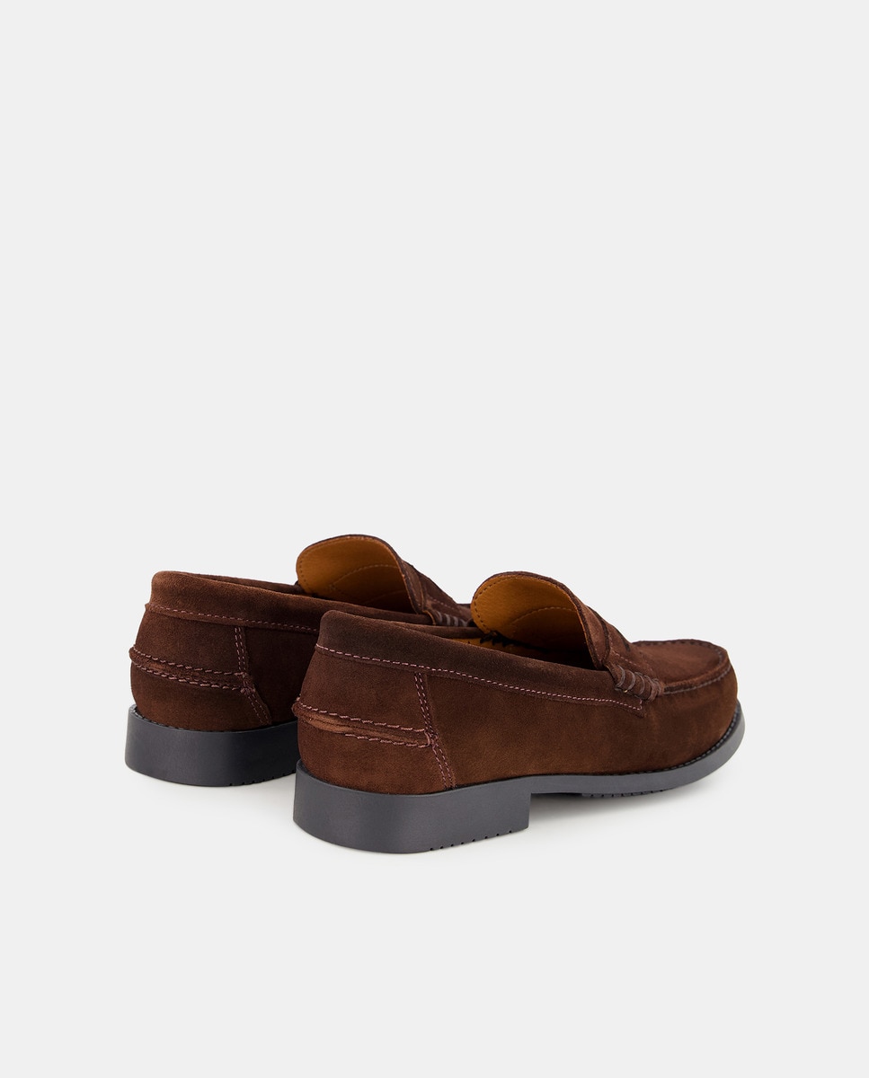 Mocasín con antifaz de piel serraje con pìso de goma Marrón-3