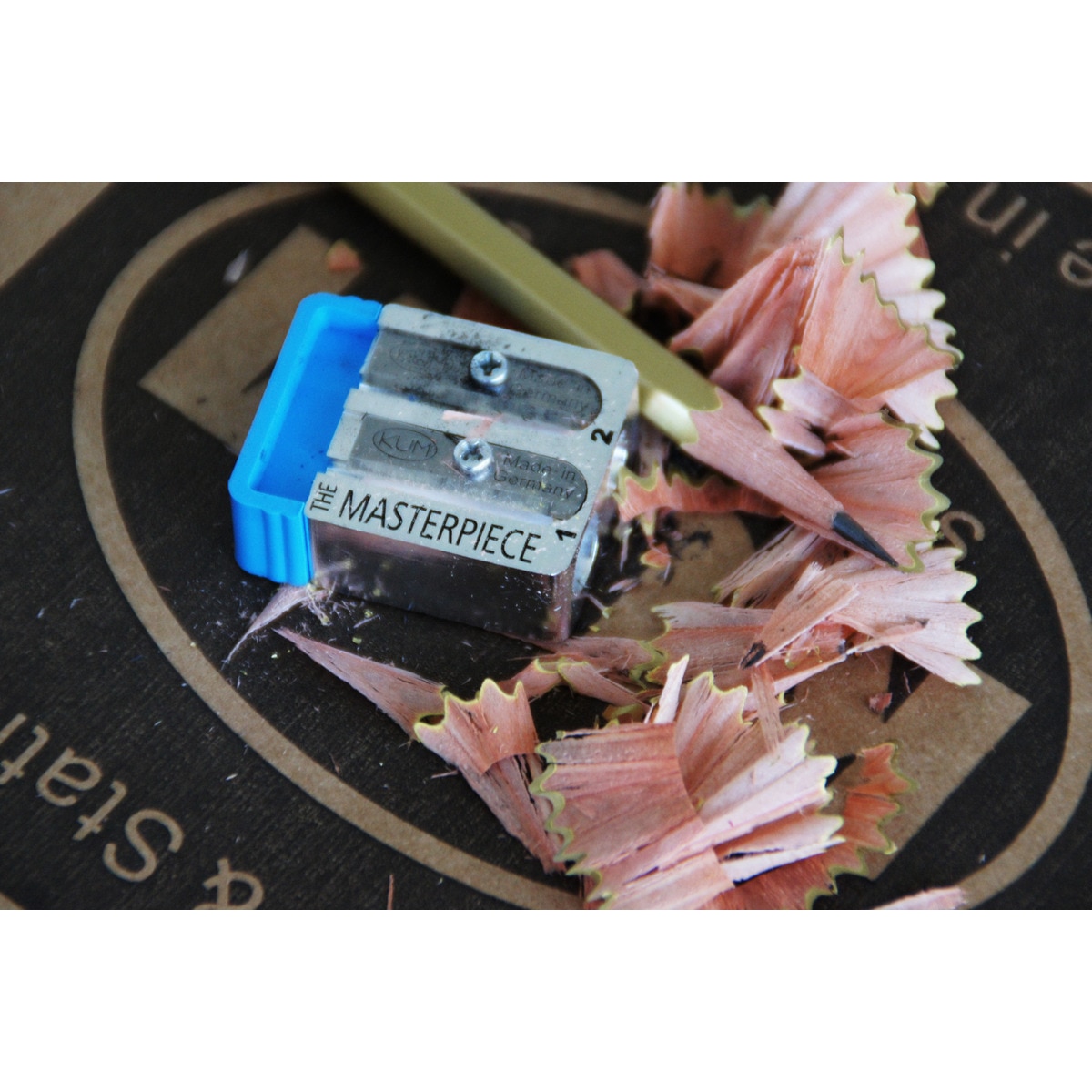 Sacapuntas de arte Meisterwerk long point en magnesio Kum gris 7