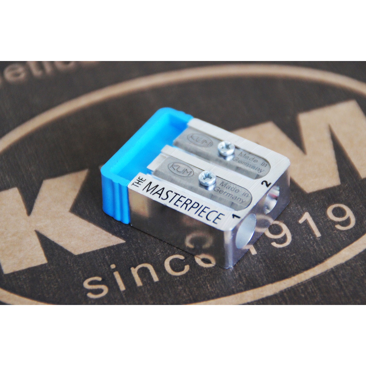 Sacapuntas de arte Meisterwerk long point en magnesio Kum gris 6