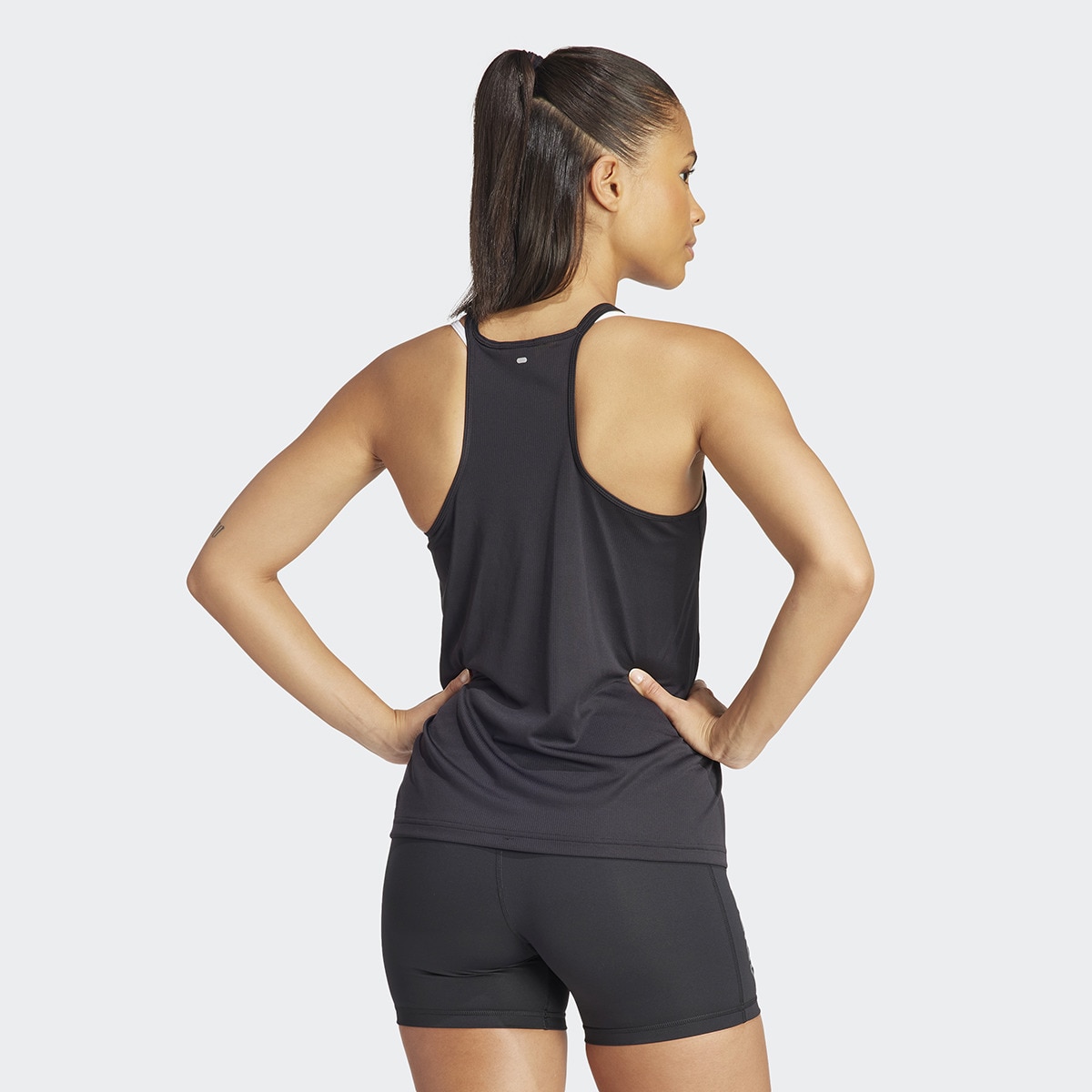 T-shirt de Mulher Run It Tank Preto-2