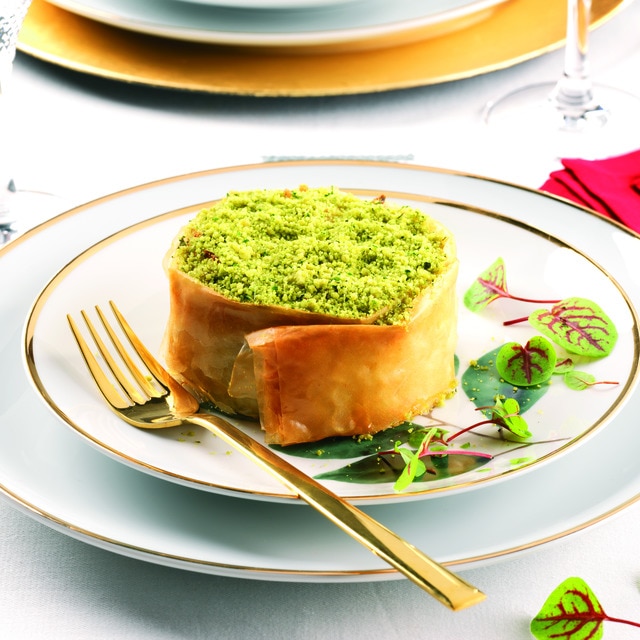 Imagem 0 de Lombo de Bacalhau Lascado em Massa Filo Vendido à unidade  Aproximadamente 365 g