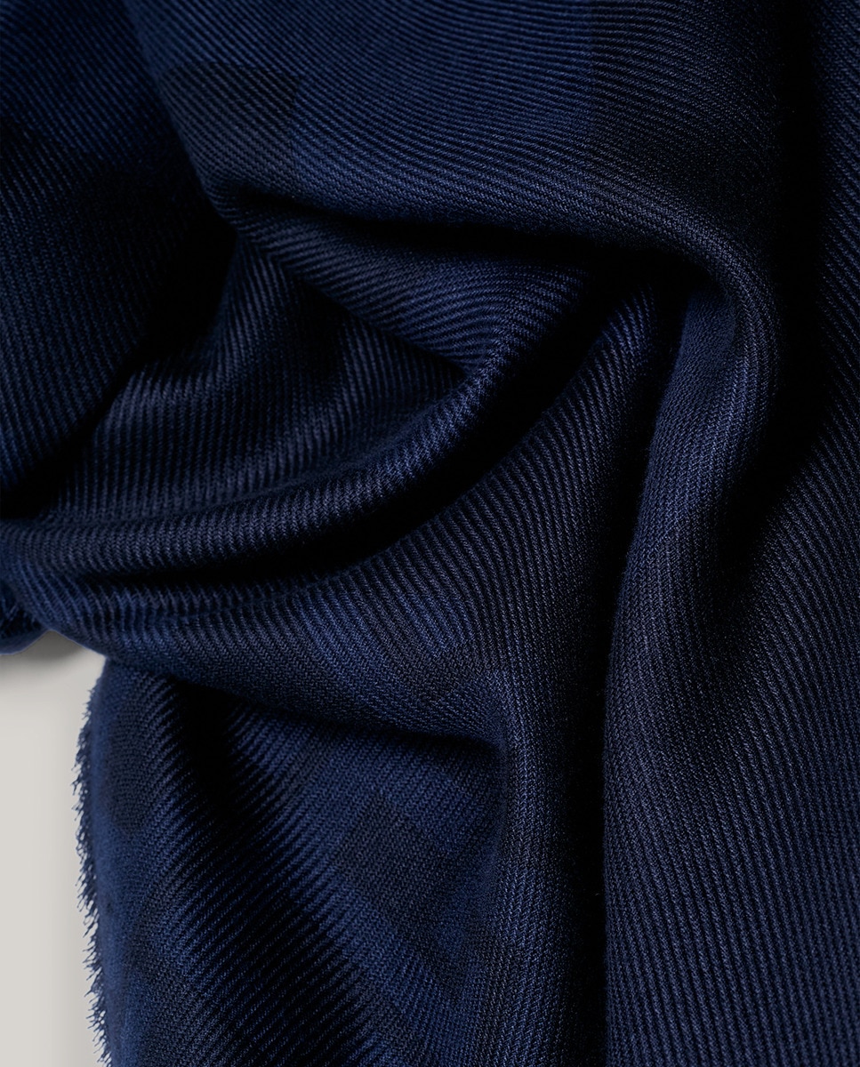 Lenço com Estampado de Monograma TH em Contraste. Azul-marinho-2