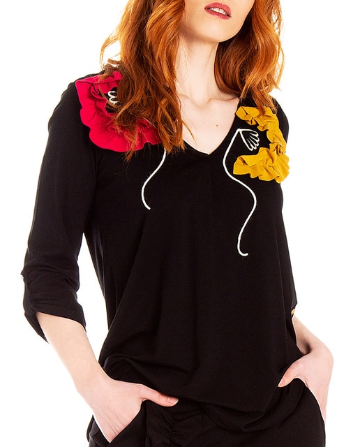 Imagen 0 de Top de mujer con escote en pico y manga tres cuartos