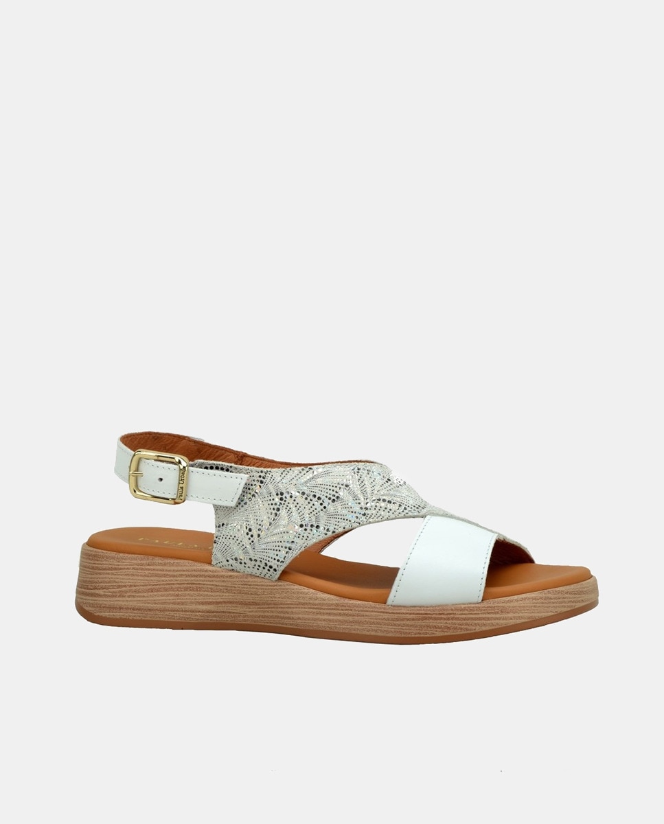 Imagem 0 de Sandálias Rasas em Pele com Tira de Fantasia