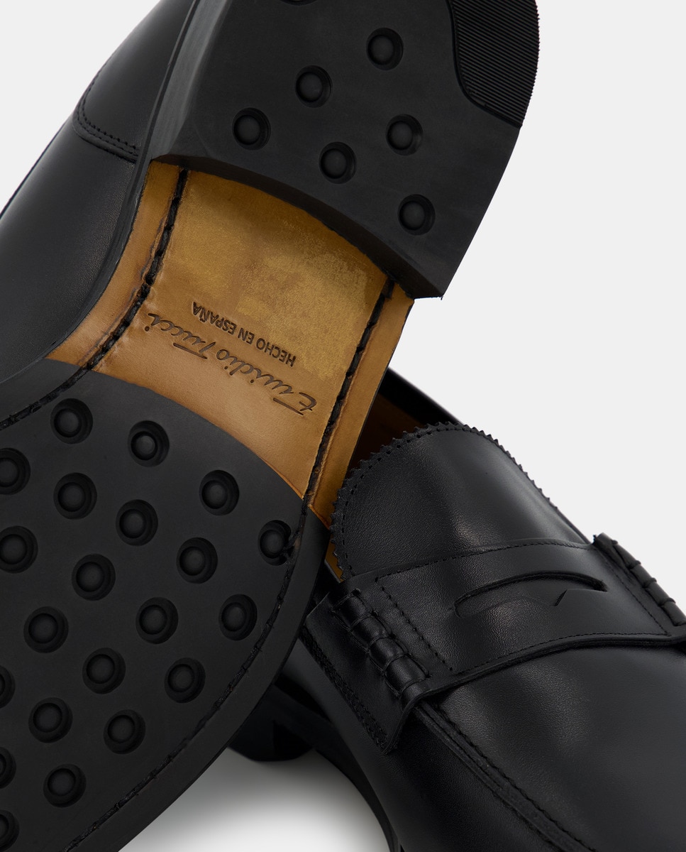 Mocassins em Pele com Travessão Preto-5