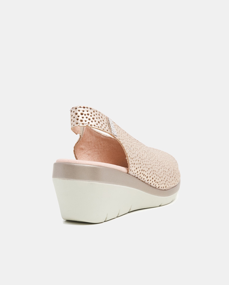 Peep Toes com Cunha e em Pele Ouro-4