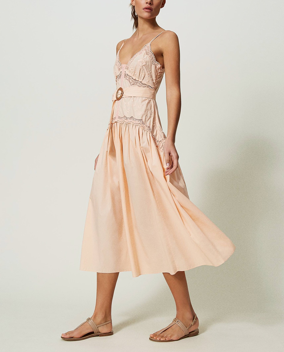 Vestido Comprido com Bordados Florais Rosa-3