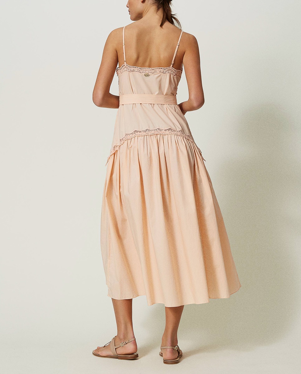 Vestido Comprido com Bordados Florais Rosa-2