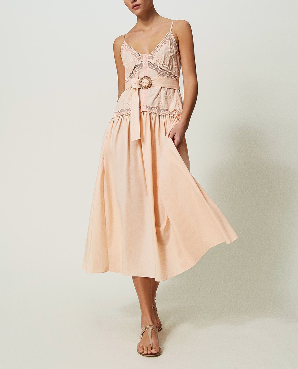 Imagem 0 de Vestido Comprido com Bordados Florais