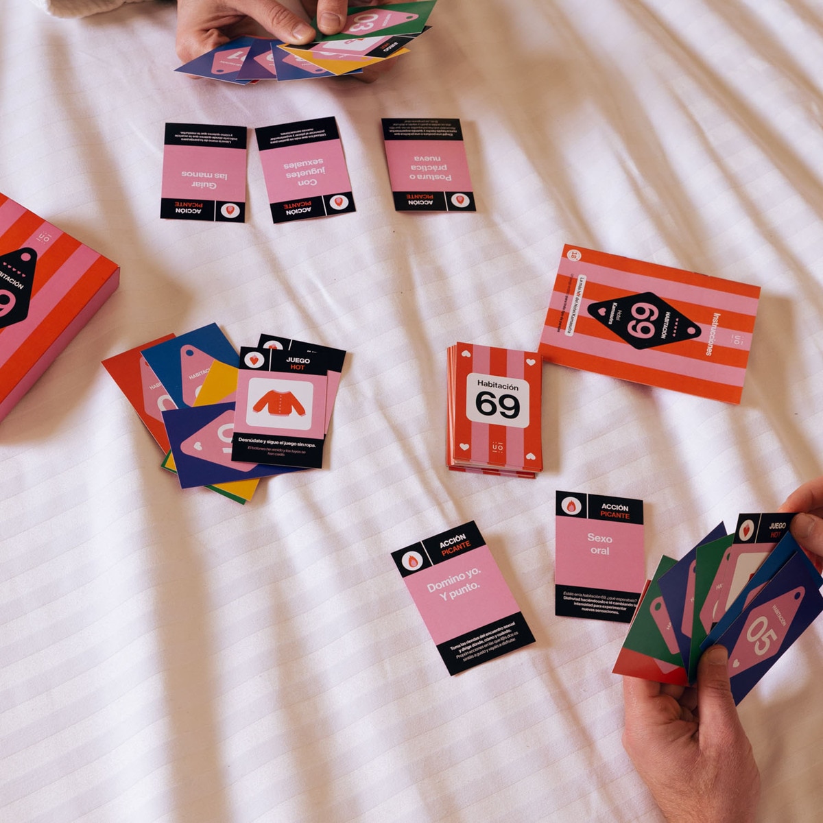 Juego de cartas para parejas UO Habitación 69 8