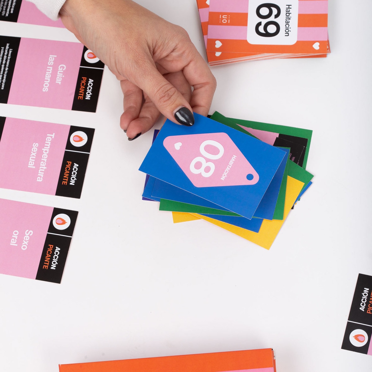 Juego de cartas para parejas UO Habitación 69 6