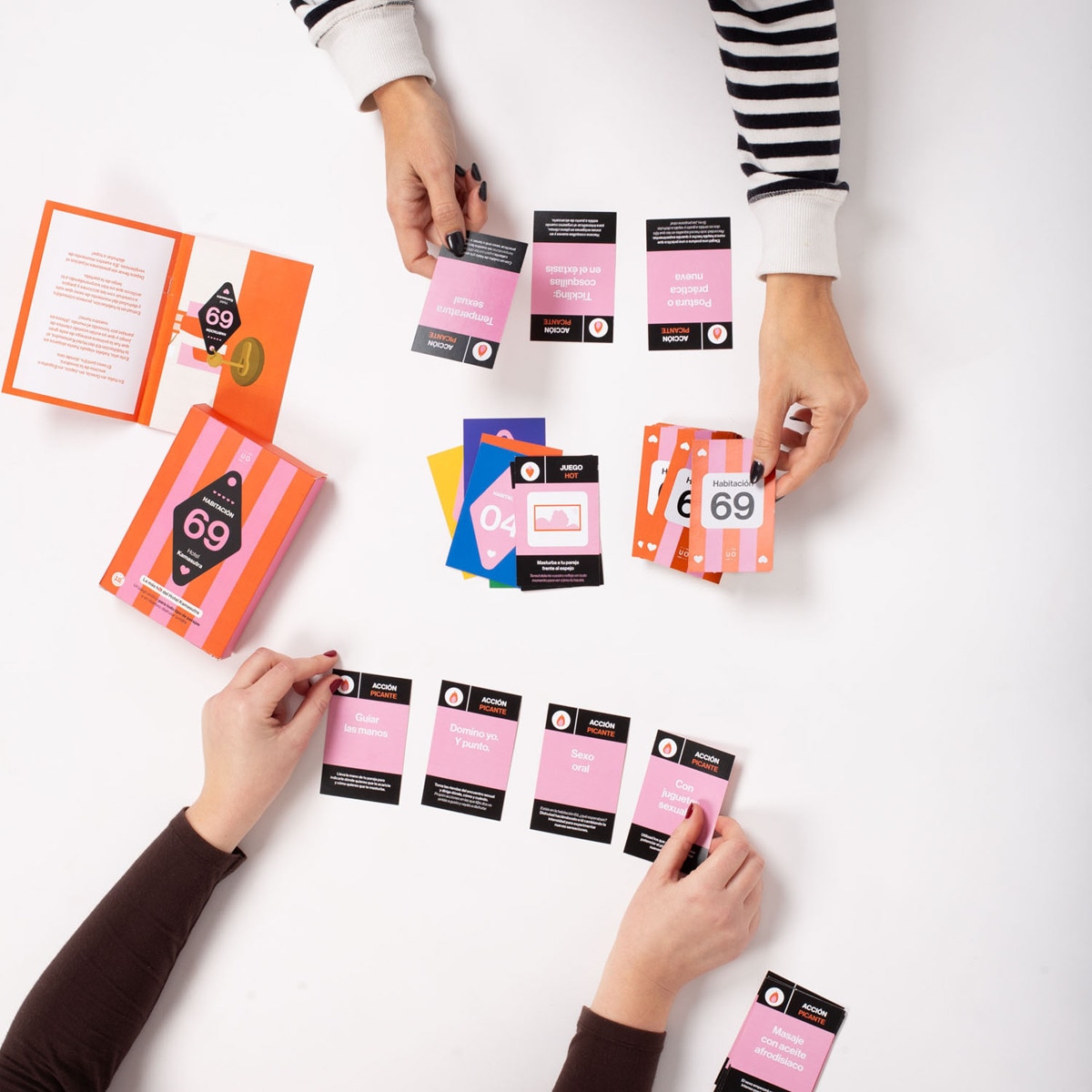 Juego de cartas para parejas UO Habitación 69 3