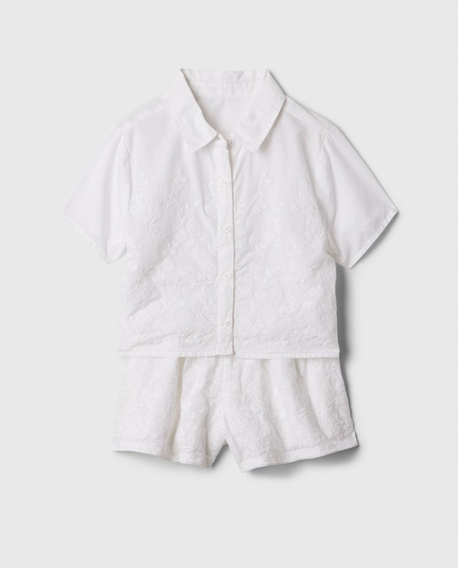 Imagen 0 de Conjunto de niña de blusa y short con bordado
