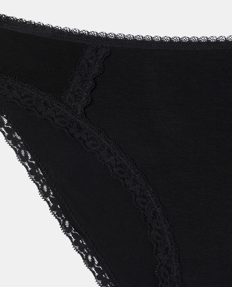 Cueca com Renda Lateral em Contraste Preto-4