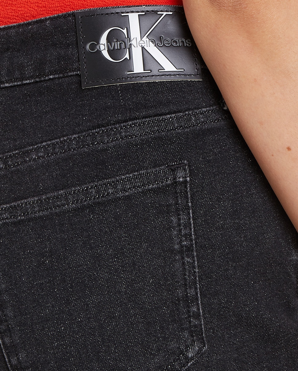 Bermudas Slim com Cintura Média e em Ganga Preto-3