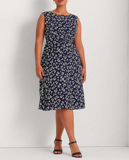 Imagen 0 de Vestido talla grande de crepé cruzado