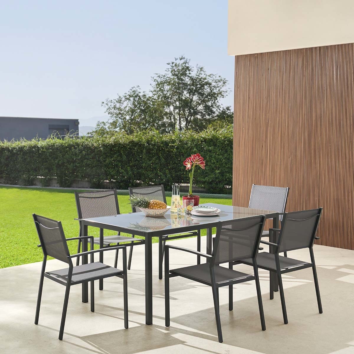 Colección de comedor de jardín mesa New Dublín y sillón apilable Europa Basics El Corte Inglés 1