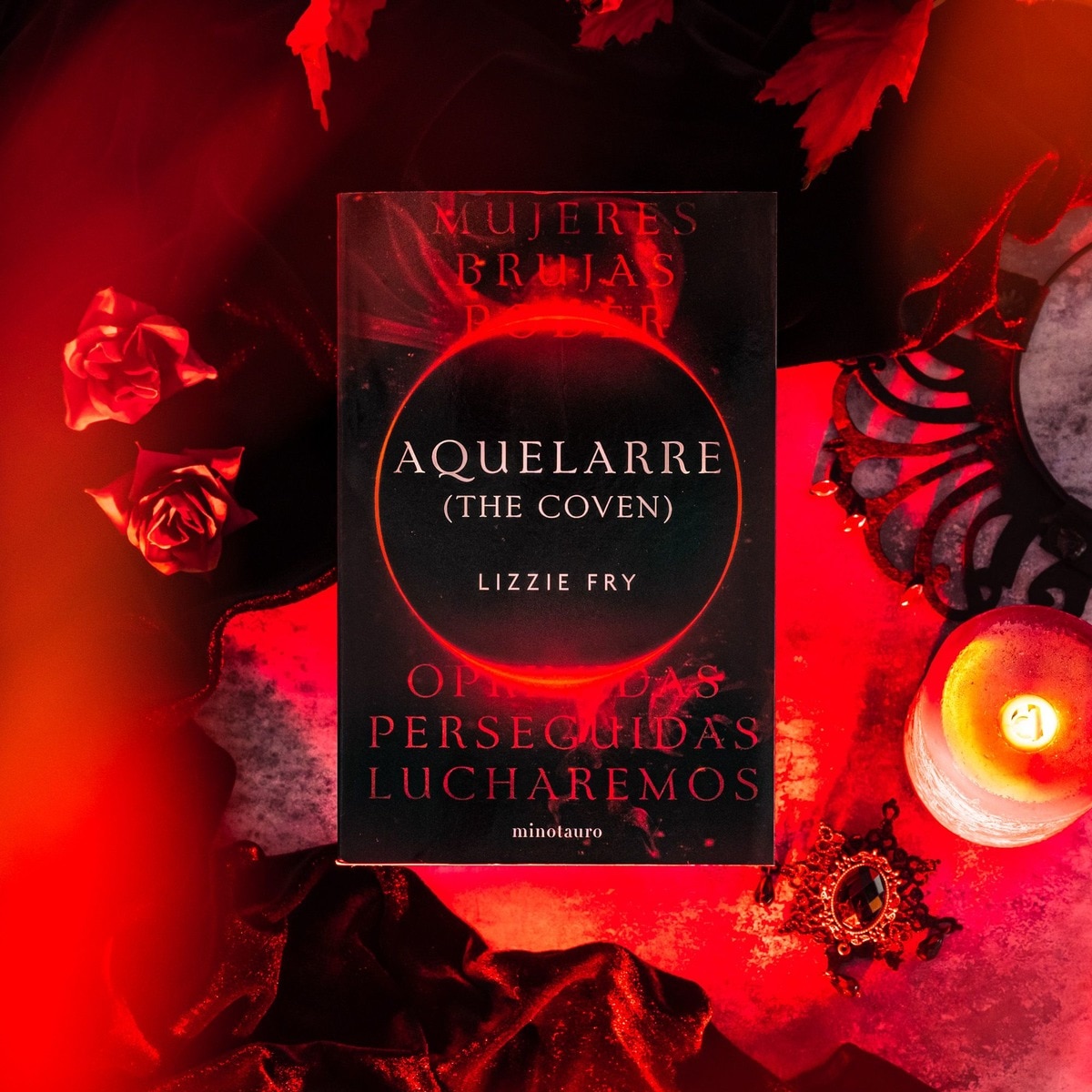 Aquelarre (The Coven) (Capa mole com abas) 2