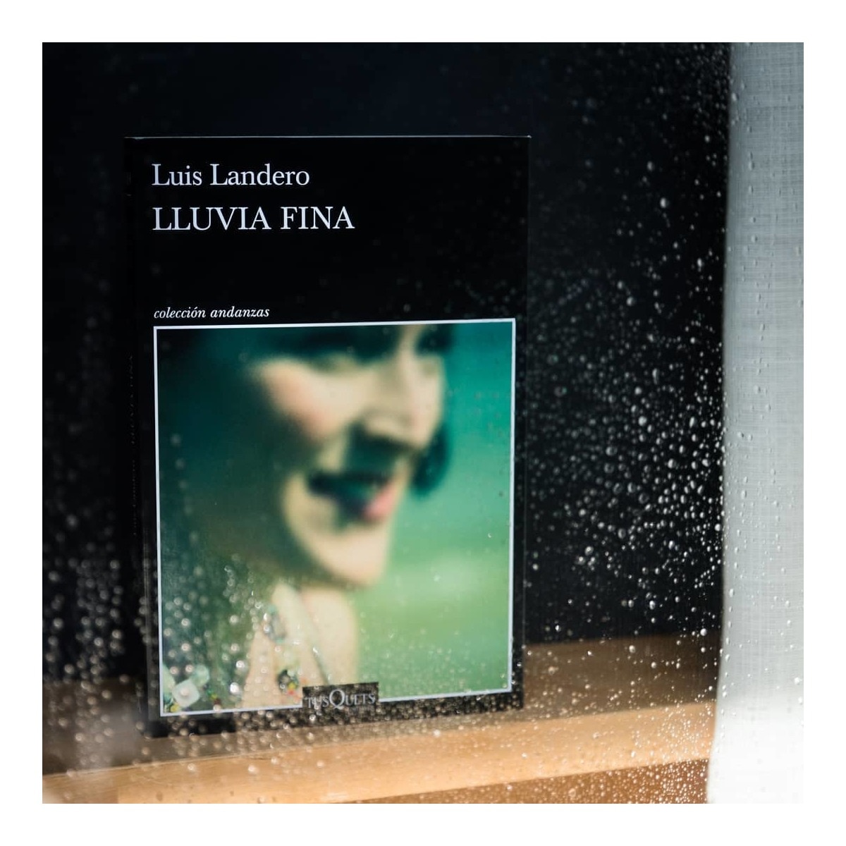 Lluvia fina  (Tapa blanda con solapas) 2