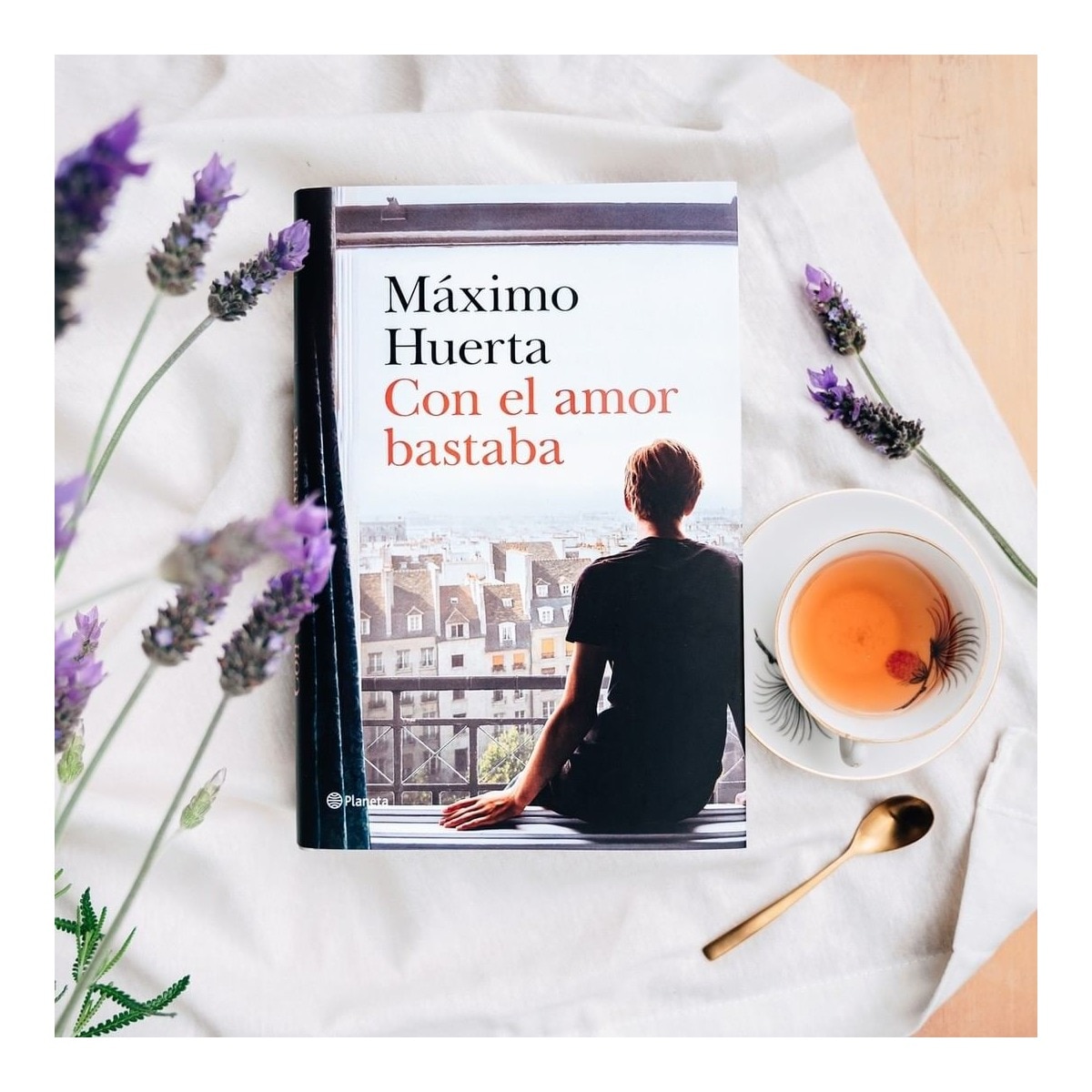 Con el amor bastaba (Tapa dura) 2