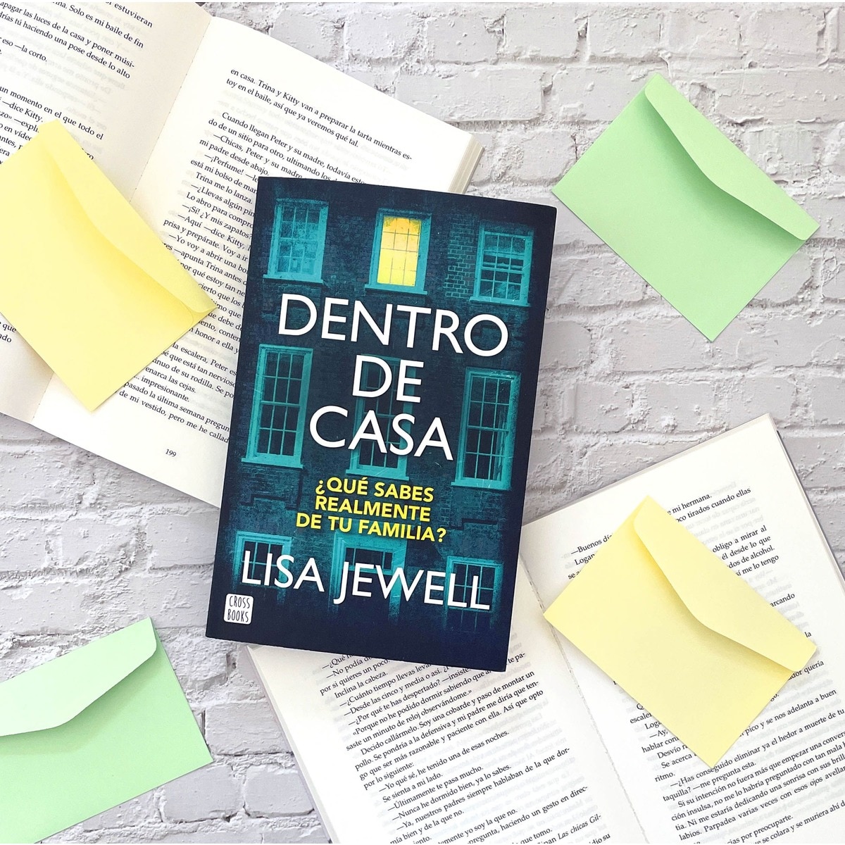 Dentro de casa (Capa mole com abas) 2