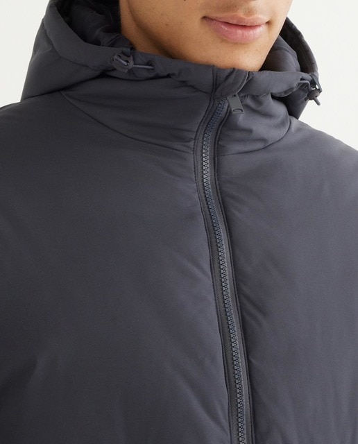 Imagen 0 de Chaqueta de hombre con acolchado en la espalda y capucha