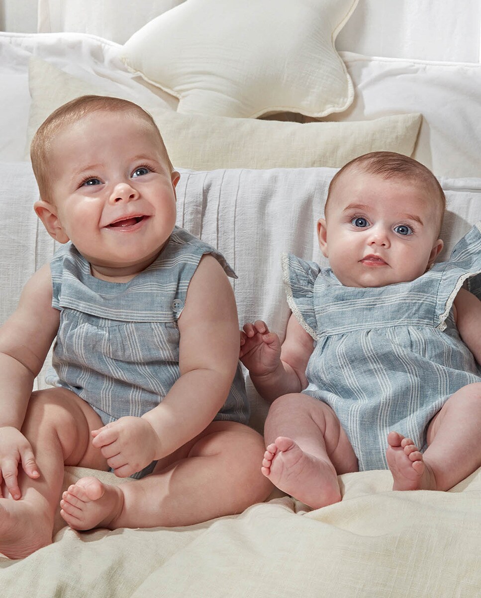 Babygrow às Riscas e Tiras Bordadas Azul-5