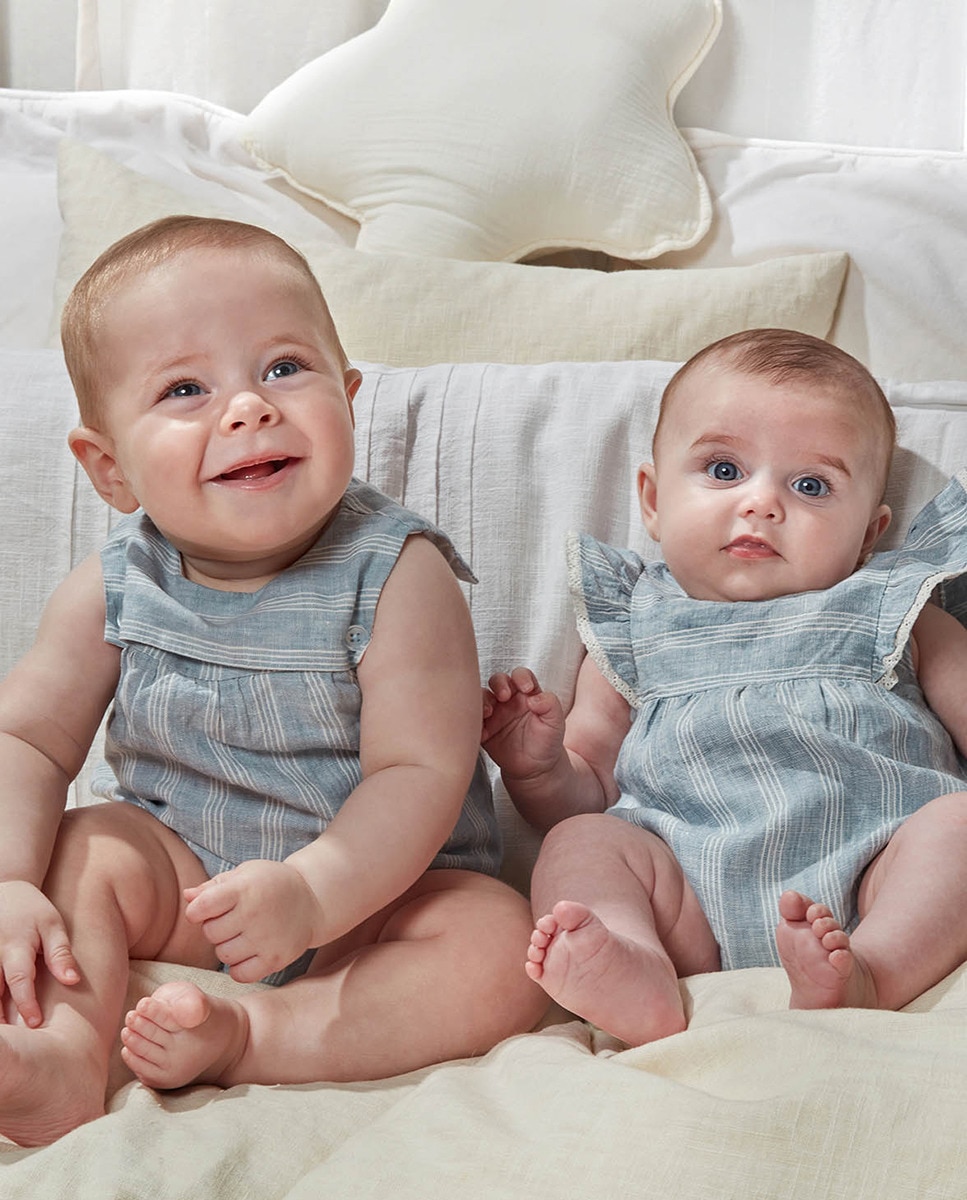 Babygrow às Riscas e em Linho Azul-5