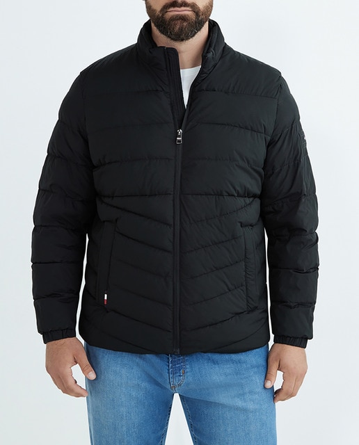 Imagen 0 de Cazadora acolchada lisa negra tallas grandes