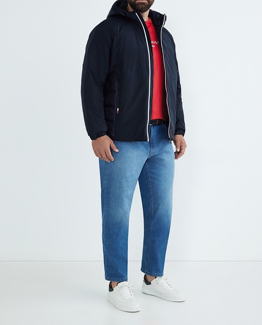 Imagen 0 de Cazadora de hombre con cremallera corporativa y capucha tallas grandes