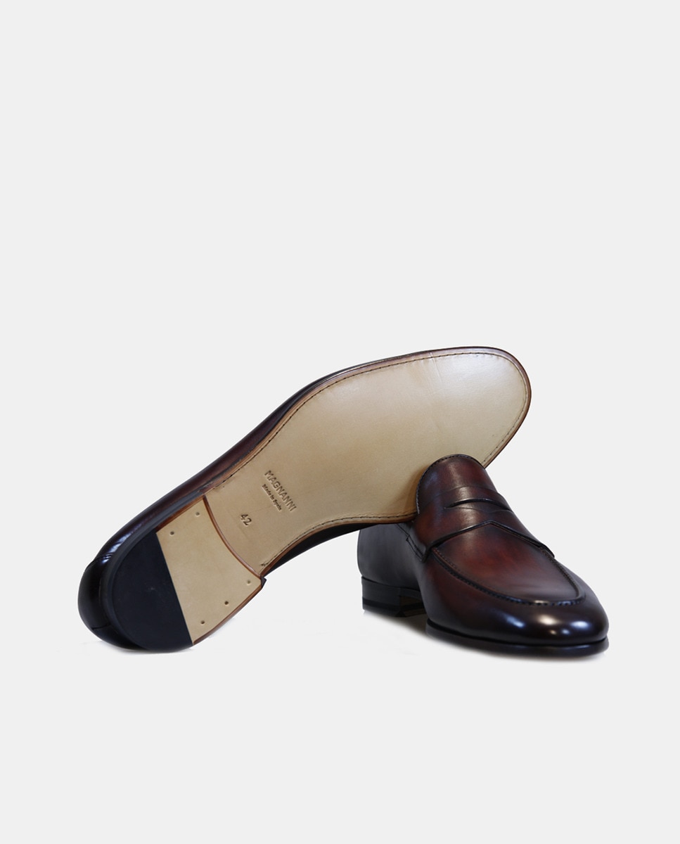 Mocassins com Adorno de Travessão, Sola de Borracha e em Pele Castanho-escuro-2