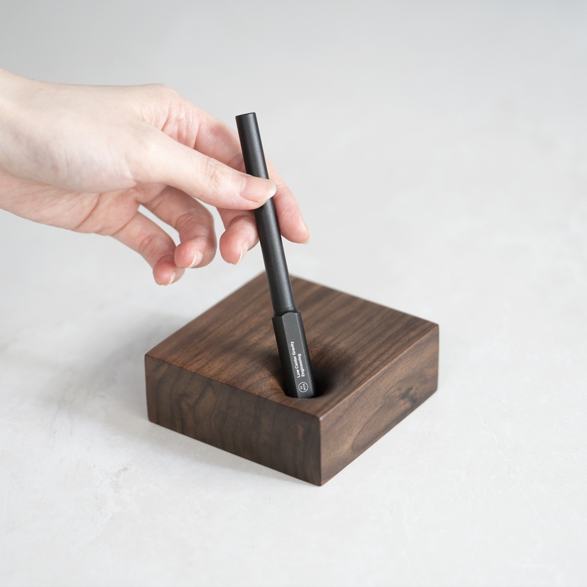 Portalápices de escritorio HMM madera de nogal Marrón-13